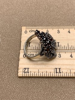 *Кольцо р.19 Виноградная Гроздь Микс Марказит Гранат Пироп арт. HR665-474 вес 10,73 г - фото 294247 *Кольцо р.19 Виноградная Гроздь Микс Марказит Гранат Пироп арт. HR665-474 вес 10,73 г - фото 294247