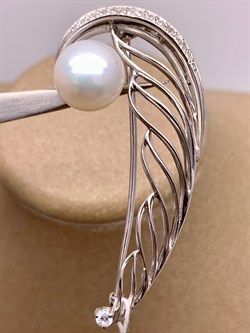 *Брошь Перо Белый Жемчуг д.11*11,5мм арт. 4.0234.0.b-366 Вес 5,68 г - фото 294451 *Брошь Перо Белый Жемчуг д.11*11,5мм арт. 4.0234.0.b-366 Вес 5,68 г - фото 294451