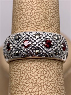 *Кольцо р.18 Микс Марказит Гранат Пироп арт. HR658-504 вес 7,52 г - фото 295886