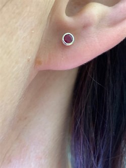 *Серьги Пусеты Корунд Рубин арт. HE1494-669 вес 1 г - фото 296117