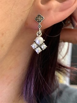 *Серьги Микс Марказит Жемчуг арт. HE0572-307 вес 5,59 г - фото 296230 *Серьги Микс Марказит Жемчуг арт. HE0572-307 вес 5,59 г - фото 296230