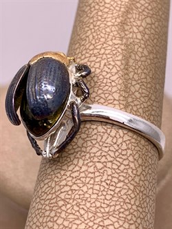 *Кольцо Жук р.19 Зеленый Янтарь арт. 25030300095-376 Вес 5,57 г - фото 297219 *Кольцо Жук р.19 Зеленый Янтарь арт. 25030300095-376 Вес 5,57 г - фото 297219