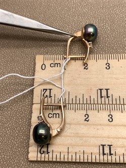 *Серьги Черный Жемчуг д.8,5-9 цв Красное арт. 2.0841.0.b-053 Вес 4,87 г - фото 301407