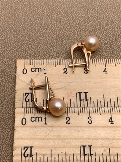 *Серьги Розовый Жемчуг д.8-8,5 цв Красное арт. 02-2-635-5700-010-086 Вес 3,79 г - фото 301612 *Серьги Розовый Жемчуг д.8-8,5 цв Красное арт. 02-2-635-5700-010-086 Вес 3,79 г - фото 301612