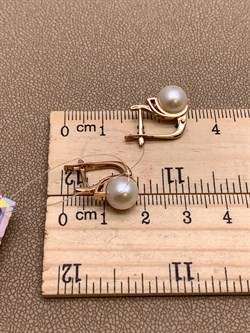 *Серьги Белый Жемчуг д.8-8,5 цв Красное арт. 02-2-816-0500-010-905 Вес 3,77 г - фото 301713