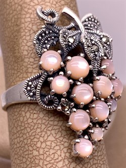 *Кольцо р.19 Виноград Микс Марказит Розовый Перламутр арт. HR665-930 вес 9.85 г - фото 309404 *Кольцо р.19 Виноград Микс Марказит Розовый Перламутр арт. HR665-930 вес 9.85 г - фото 309404