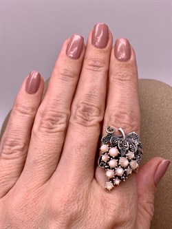 *Кольцо р.18,5 Виноград Микс Марказит Розовый Перламутр арт. HR665-923 вес 9.23 г - фото 309414 *Кольцо р.18,5 Виноград Микс Марказит Розовый Перламутр арт. HR665-923 вес 9.23 г - фото 309414