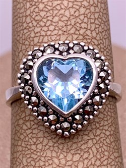 *Кольцо р.17 Микс Марказит Голубой Топаз Сердце арт. HR622-860 вес 3.95 г - фото 309508 *Кольцо р.17 Микс Марказит Голубой Топаз Сердце арт. HR622-860 вес 3.95 г - фото 309508