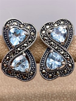 *Серьги Бесконечность Микс Марказит Голубой Топаз Сердце арт. HE0969-024 вес 6,68 г - фото 309829