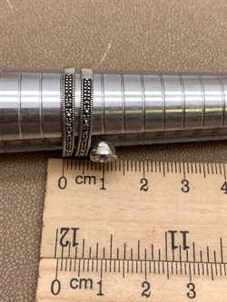 *Кольцо р.19 Змейка Марказит Белый Фианит арт. HR1318-769 вес 5.37 г - фото 310226