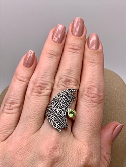 *Кольцо р.17 Крыло Бабочки Марказит Хризолит Сердце арт. HR676-415 вес 8,26 г - фото 310416