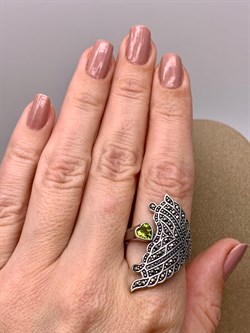 *Кольцо р.17 Крыло Бабочки Марказит Хризолит Сердце арт. HR676-415 вес 8,26 г - фото 310423