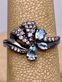 *Кольцо р.17,5 Голубой Топаз Романовы арт. 01-1816/00ТБ-00-005 вес 2,46 г - фото 311845