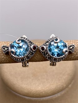*Серьги Рыбки Марказит Голубой Топаз арт. HE1481-227 вес 5.82 г - фото 312559