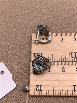 *Серьги Рыбки Марказит Голубой Топаз арт. HE1481-227 вес 5.82 г - фото 312566