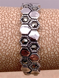 *Кольцо р.18,5 Соты Марказит арт. HR1591-618 Вес 3,51 г - фото 313013 *Кольцо р.18,5 Соты Марказит арт. HR1591-618 Вес 3,51 г - фото 313013