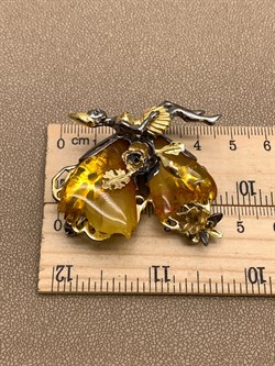 *Брошь Феечка Янтарь арт. 65060500640-470, (Вес 19,45г) - фото 314726