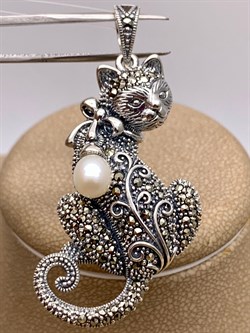 *Подвеска Кошка Микс Марказит Жемчуг арт. HP767-433 вес 9,43 г - фото 316446