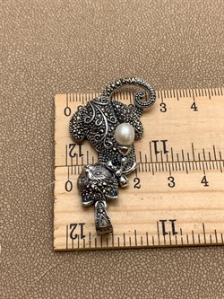 *Подвеска Кошка Микс Марказит Жемчуг арт. HP767-433 вес 9,43 г - фото 316449