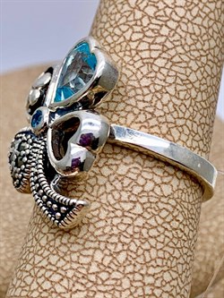 *Кольцо р.18 Клевер Марказит Голубой Топаз Сердце арт. HR1621B-754 вес 5,55 г - фото 316623 *Кольцо р.18 Клевер Марказит Голубой Топаз Сердце арт. HR1621B-754 вес 5,55 г - фото 316623