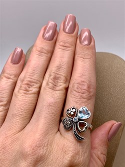 *Кольцо р.18 Клевер Марказит Голубой Топаз Сердце арт. HR1621B-754 вес 5,55 г - фото 316627 *Кольцо р.18 Клевер Марказит Голубой Топаз Сердце арт. HR1621B-754 вес 5,55 г - фото 316627