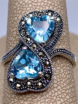 *Кольцо р.18 Сердце Бесконечность Микс Марказит Голубой Топаз арт. HR1052-189 вес 4,78 г - фото 316711 *Кольцо р.18 Сердце Бесконечность Микс Марказит Голубой Топаз арт. HR1052-189 вес 4,78 г - фото 316711