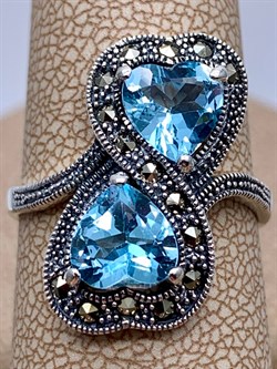 *Кольцо р.18 Сердце Бесконечность Микс Марказит Голубой Топаз арт. HR1052-189 вес 4,78 г - фото 316713 *Кольцо р.18 Сердце Бесконечность Микс Марказит Голубой Топаз арт. HR1052-189 вес 4,78 г - фото 316713