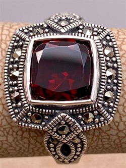 *Кольцо р.19 Марказит Гранат Пироп арт. HR978-426 вес 5,36 г - фото 318016