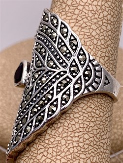 *Кольцо р.19  Крыло Бабочки Марказит Гранат Сердце арт. HR676-513 вес 8,99 г - фото 318909