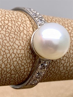 *Кольцо р.18 Белый Жемчуг д.8,5*9мм арт. 1.0318.0.b-759 Вес 3,17 г - фото 320525