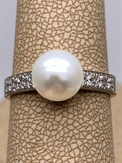 *Кольцо р.18 Белый Жемчуг д.8,5*9мм арт. 1.0318.0.b-759 Вес 3,17 г - фото 320528