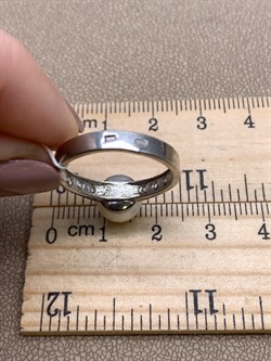 *Кольцо р.18 Белый Жемчуг д.8,5*9мм арт. 1.0318.0.b-759 Вес 3,17 г - фото 320530