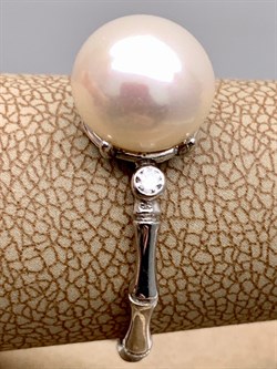 *Кольцо р.18,5 Белый Жемчуг д.9*9,5мм арт. 1.0469.0.b-476 Вес 2,83 г - фото 322117