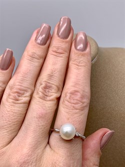 *Кольцо р.18 Белый Жемчуг д.9*9,5мм арт. 1.0469.0.b-438 Вес 2,75 г - фото 322139