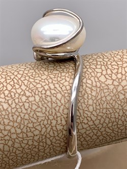 *Кольцо р.18 Белый Жемчуг д.10*10,5мм арт. 1.0422.0.b-849 Вес 3,07 г - фото 322989