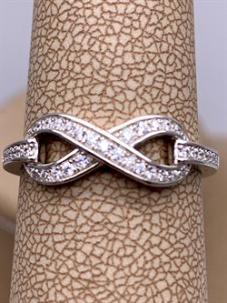 *Кольцо р.18 Бесконечность Белый Фианит Микро Вставки арт. CZ-R02233-X-W-X-X-W-18-239 вес 2,3 г - фото 323500