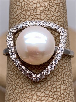 *Кольцо р.18 Белый Жемчуг д.9,5*10мм арт. 1.0823.0.b-948 Вес 2,82 г - фото 324282