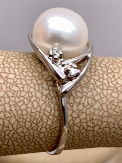 *Кольцо р.18 Белый Жемчуг д.9,5*10мм арт. 1.0674.0.b-432 Вес 2,97 г - фото 324404