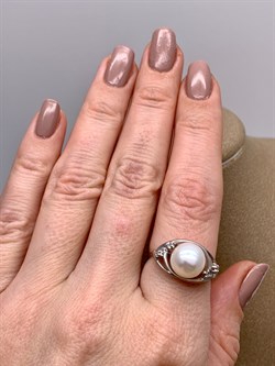 *Кольцо р.18 Белый Жемчуг д.9,5*10мм арт. 1.0674.0.b-432 Вес 2,97 г - фото 324406