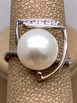 *Кольцо р.18 Белый Жемчуг д.10,5*11мм арт. 1.0288.0.b-871 Вес 3,34 г - фото 324415