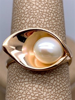 *Кольцо р.18д.8-8,5  Белый Жемчуг цв Красное арт. 01-1-944-0500-010-832 вес 3,41 г - фото 324726