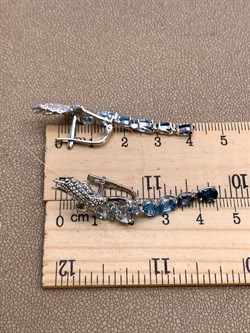 *Серьги Колибри Голубой Топаз Лондон цв Белое арт. 02-2-290-21-220 вес 6,76 г - фото 325267 *Серьги Колибри Голубой Топаз Лондон цв Белое арт. 02-2-290-21-220 вес 6,76 г - фото 325267