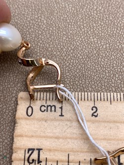 *Серьги Белый Жемчуг цв Красное д.8,5-9 арт. 2.0180.3.d-822 Вес 5,73 г - фото 328087