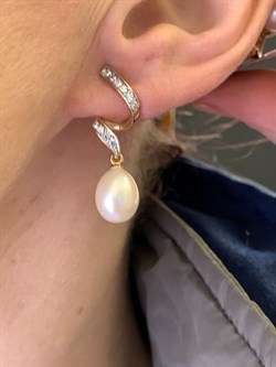 *Серьги Белый Жемчуг цв Красное д.8,5-9 арт. 2.0180.3.d-822 Вес 5,73 г - фото 328090