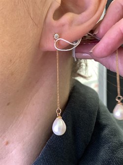 *Серьги Пусеты д.7,5-8 Белый Жемчуг цв Красное арт. 2.0501.2.d-838 Вес 3,19 г - фото 328798