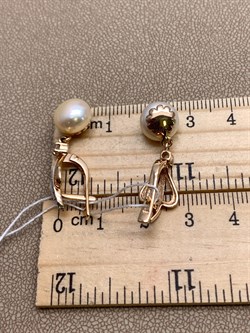 *Серьги д.9,5-10 Золотистый Жемчуг цв Красное арт. 2.0558.0.b-971 Вес 5,61 г - фото 328812
