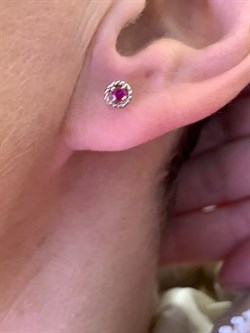 *Пусеты Рубин цв Красное арт. 23829-103-984 (вес 1,34 г) - фото 329530 *Пусеты Рубин цв Красное арт. 23829-103-984 (вес 1,34 г) - фото 329530