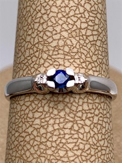 *Кольцо р.17 Сапфир цв Белое арт. 13620-202-235 (вес 1,86 г) - фото 330142