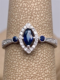 *Кольцо р.18,5 Сапфир цв Белое арт. 13990-202-826 (вес 2,05 г) - фото 330246