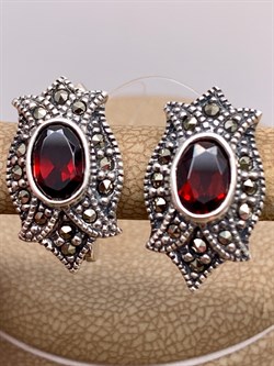 *Серьги Микс Марказит Гранат Пироп арт. HE0303-641 вес 6,06 г - фото 332055